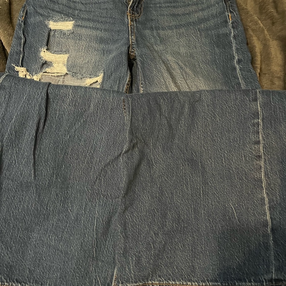 Distressed Blue Jeans - Picture 3 of 6